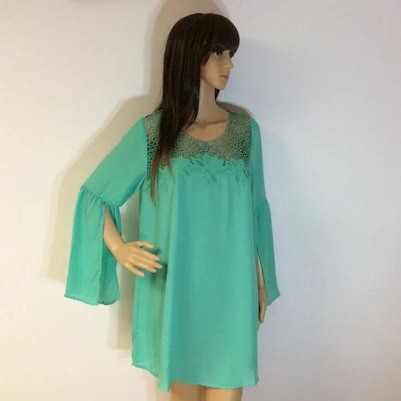 🎉HP🎉BELL SLEEVE DRESS - Picture 4 of 6